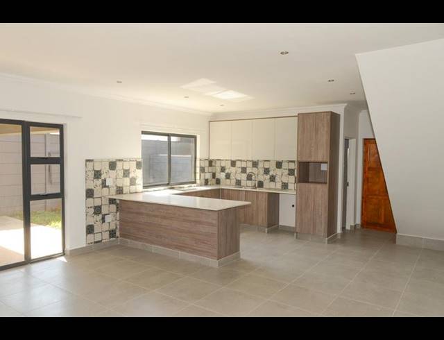 3 BEDROOM HOUSE FOR SALE IN GREEN HILLS